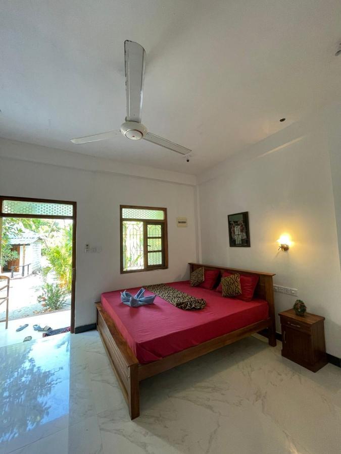 Hotel ubay guest&restaurant à Trincomalee Extérieur photo