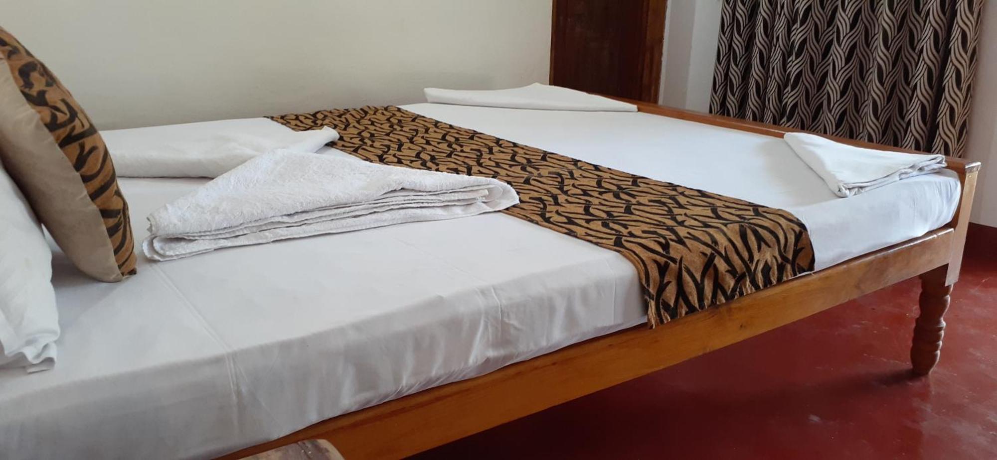 Hotel ubay guest&restaurant à Trincomalee Extérieur photo