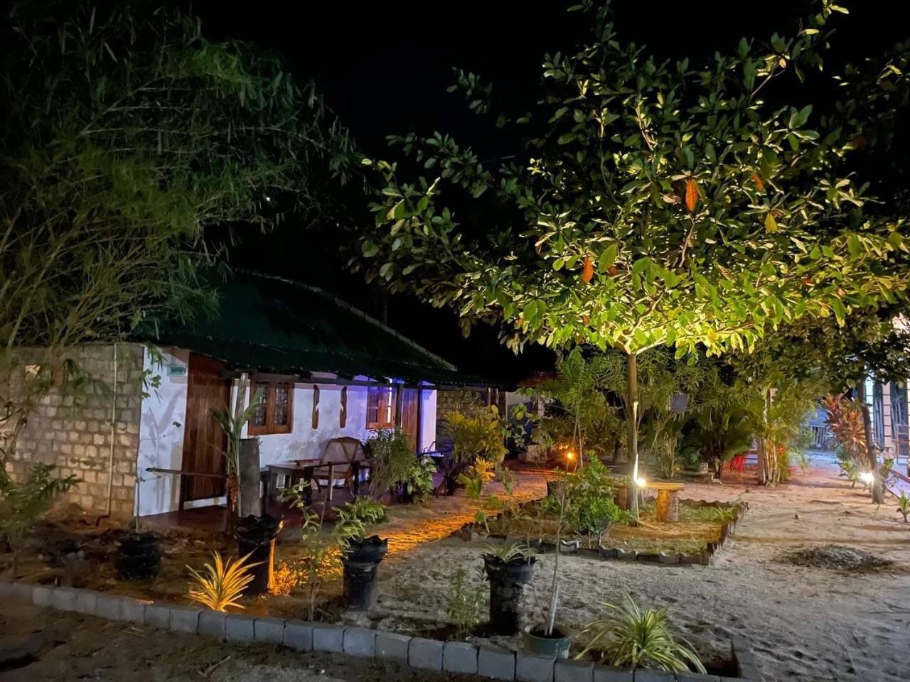 Hotel ubay guest&restaurant à Trincomalee Extérieur photo