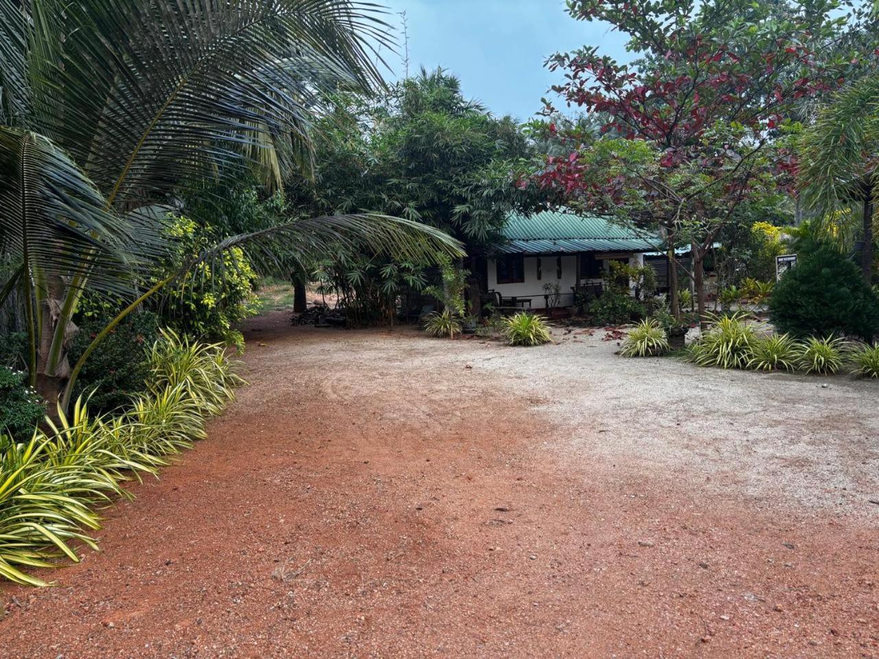 Hotel ubay guest&restaurant à Trincomalee Extérieur photo