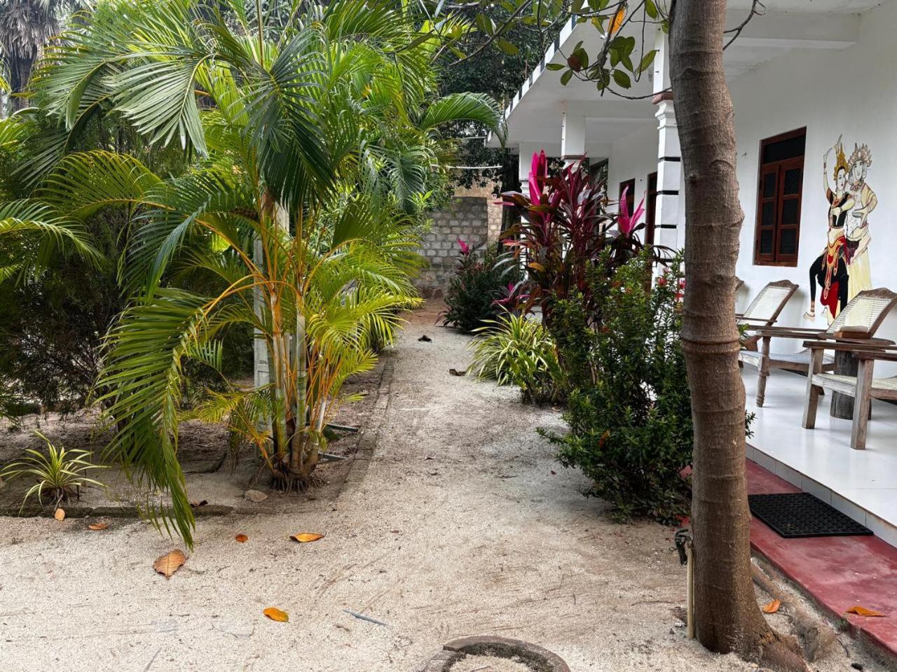 Hotel ubay guest&restaurant à Trincomalee Extérieur photo