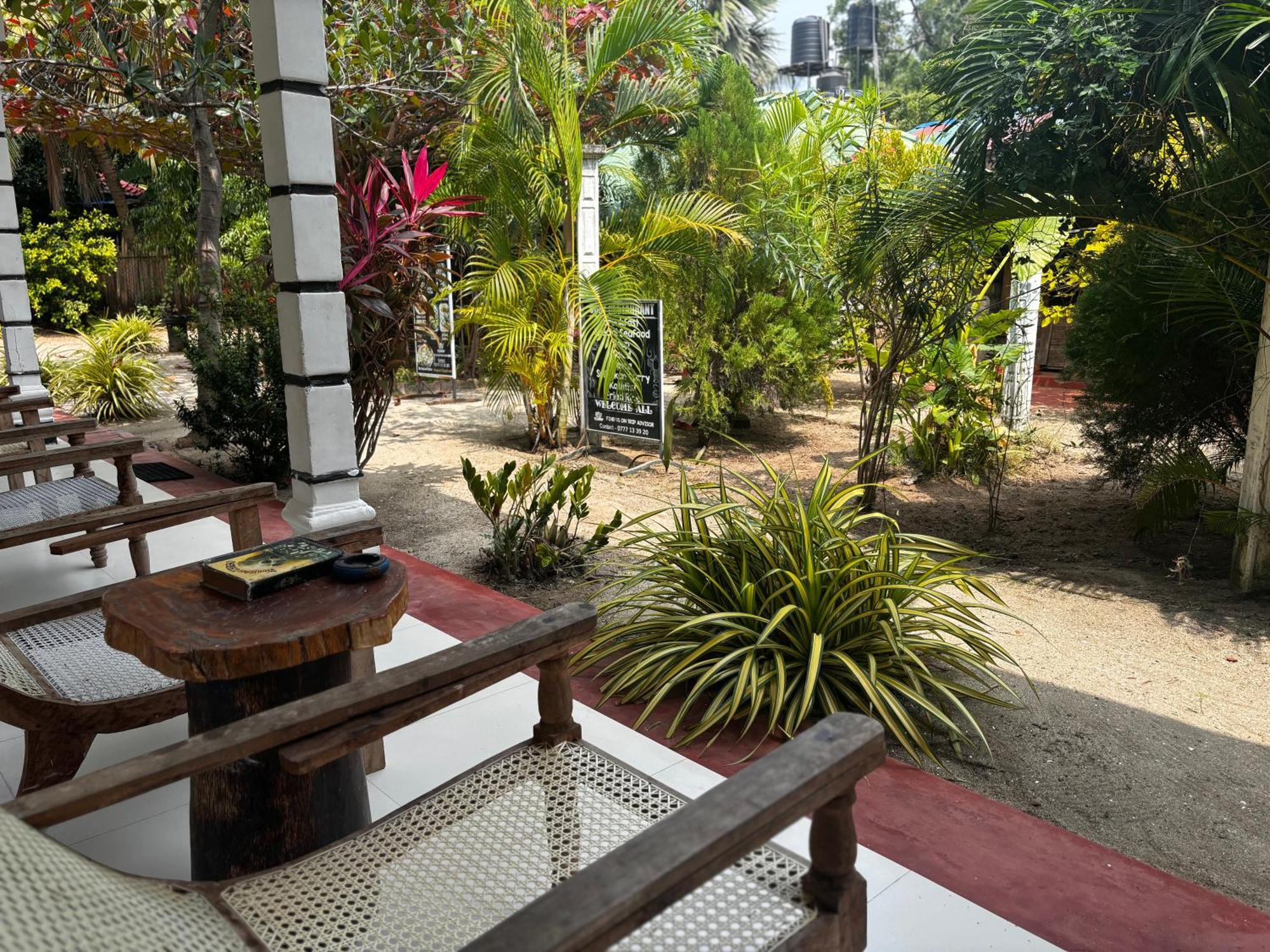 Hotel ubay guest&restaurant à Trincomalee Extérieur photo