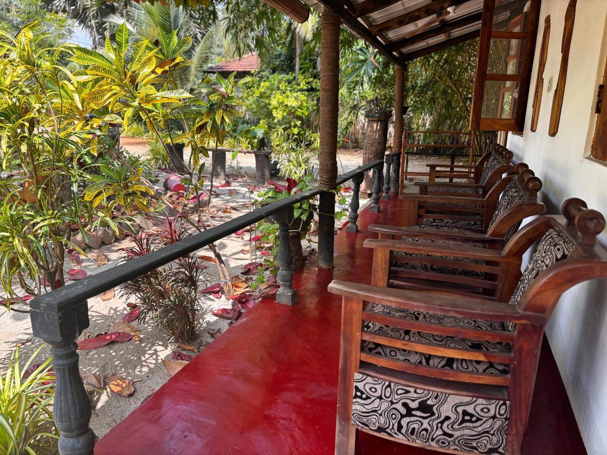 Hotel ubay guest&restaurant à Trincomalee Extérieur photo