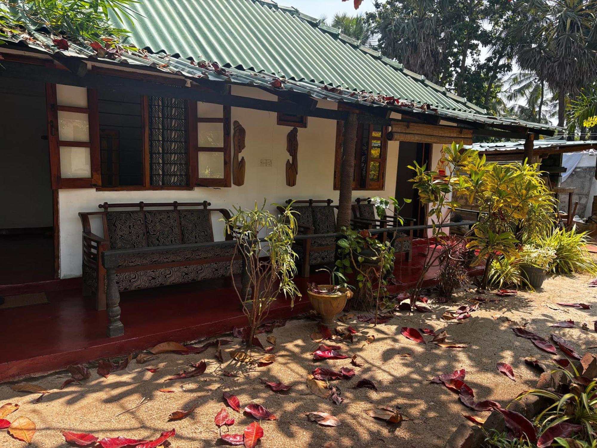 Hotel ubay guest&restaurant à Trincomalee Extérieur photo