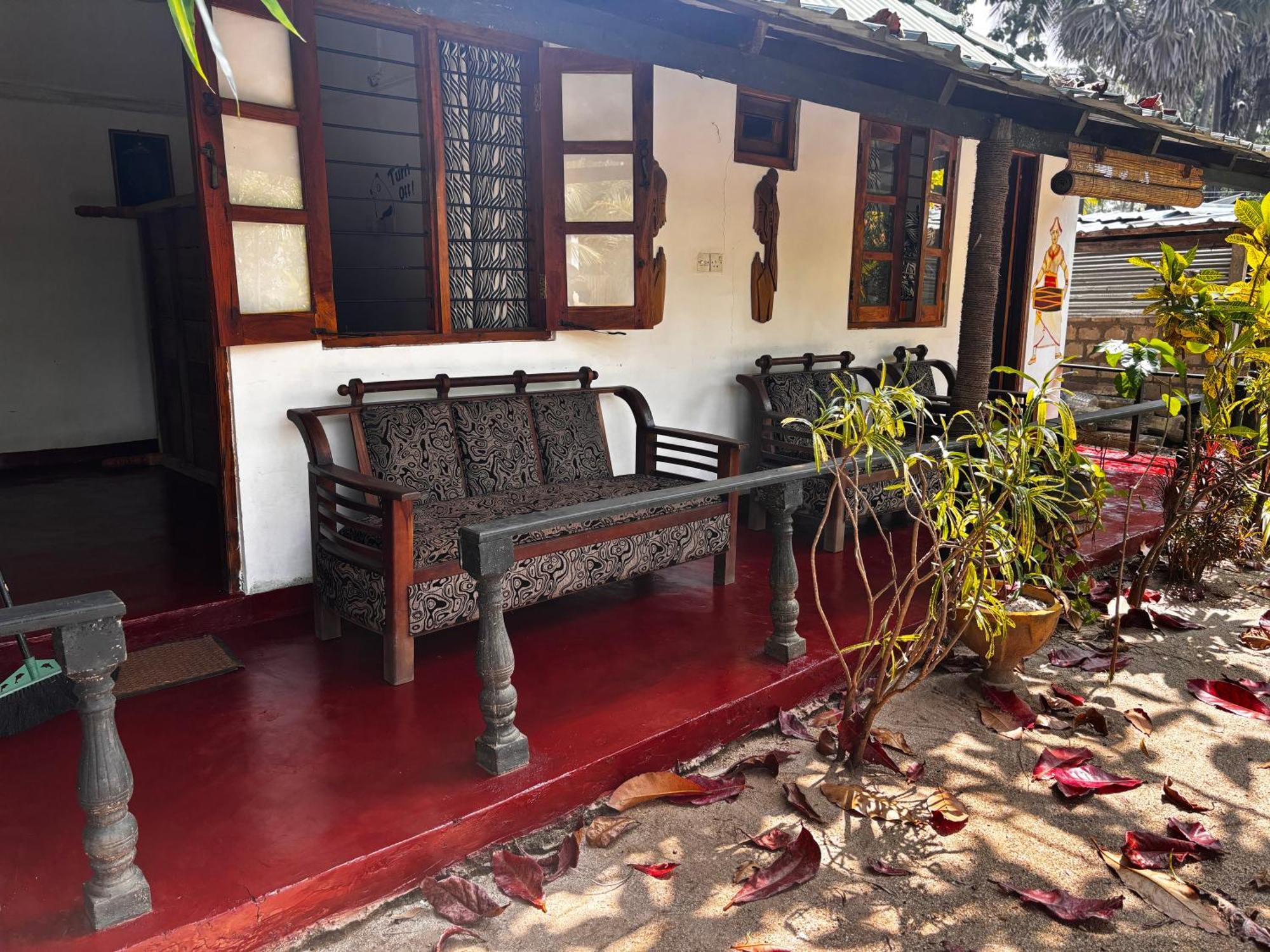 Hotel ubay guest&restaurant à Trincomalee Extérieur photo